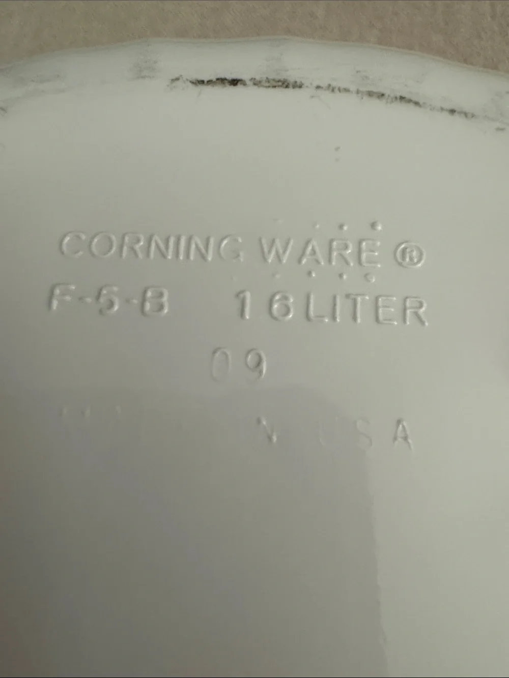Corning Ware 1.6 Liter French White Round Dish with Lid